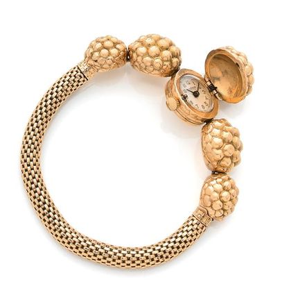 JAEGER-LECOULTRE Montre bracelet de dame en or jaune (750), centré d'une chute de...