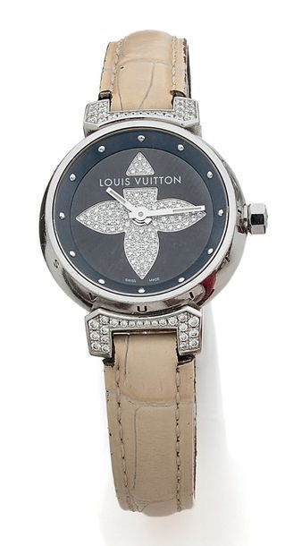 LOUIS VUITTON Tambour
Montre bracelet de dame.
Boîtier rond en acier.
Cadran à fond...