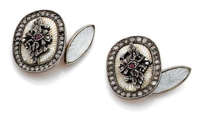 null Pair of cufflinks in yellow gold (583 / 56 zolotniks) and silver (min.
800).
The...
