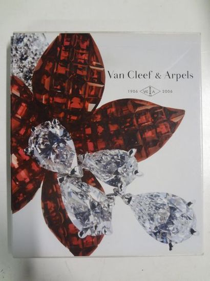 VAN CLEEF & ARPELS 

Ouvrage de la Maison éditions russe (texte en russe).

Editions...