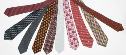 null Lot de cravates d'homme de marques diverses dont CHANEL, Yves SAINT LAURENT,...
