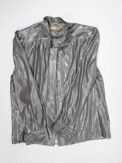 Nina RICCI boutique 

Silver laminated silk blouse with fine black and ivory stripes.

Size...