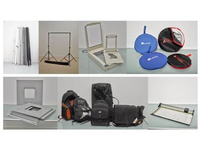 null Lot composé de divers accessoires d'équipement du studio : fonds et supports...
