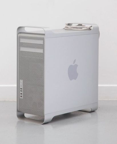 null Apple Mac pro 1ère génération Intel. 

Fonctionne. 

(photo non contractuel...