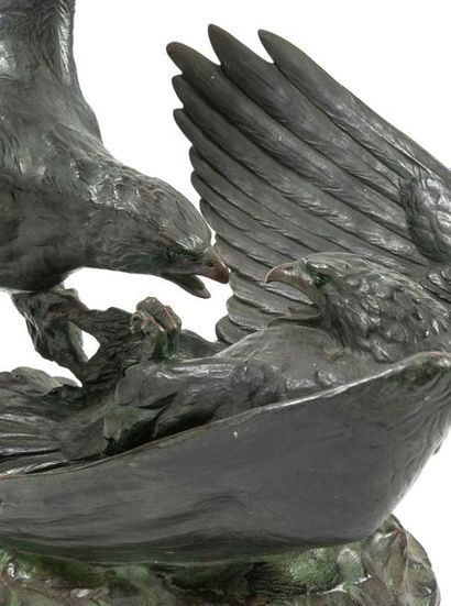 Louis RICHE (1877-1949) 
Combat d'aigles.
Epreuve en bronze à patine vert-noire nuancée.
Signée...