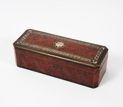 FRANCE, seconde moitié du XIXème siècle 

Boîte à gants rectangulaires à angles coupés...