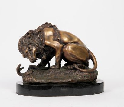 D'après Antoine Louis BARYE (1796-1875) 

Lion au serpent. 

Epreuve en bronze à...