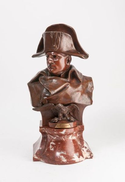 D'après Renzo COLOMBO (1856-1885) 

Buste de Napoléon Ier.

Epreuve en bronze à plusieurs...