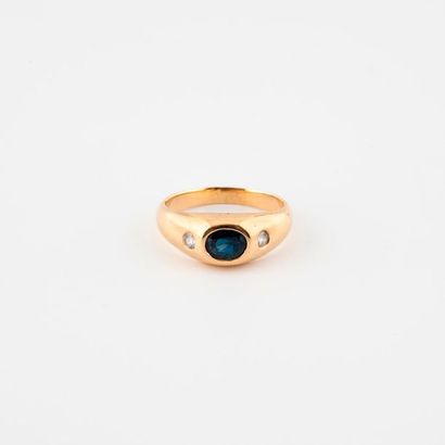 null Yellow gold (750) rush ring centred on a facetted oval sapphire set with small...