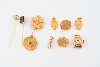 Lot en or jaune (750) comprenant divers bijoux,...