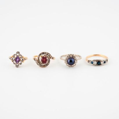 null Four rings: 

- a yellow gold (750) and platinum (850) rush decorated with sapphires...