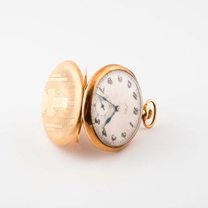 null Pocket watch in yellow gold (750).

Back cover with geometric decoration. 

Dial...