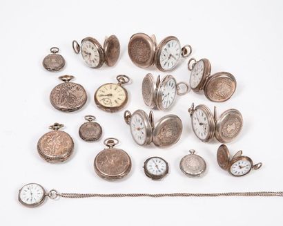 null Set of neck or gusset watches in silver (min.800)
Various sizes, movements and...