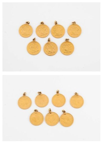 null Lot de 7 breloques en or jaune (750), Georges V, 1922.

Poids total : 14,9 g....