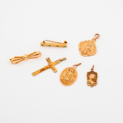 null Lot de bijoux en or jaune (750) :

- Broche noeud.

Épingle en or jaune (750).

Poids...