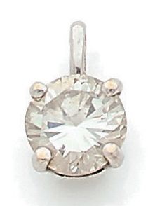 null Pendentif en or gris (750) retenant un diamant taille brillant en serti griffe.
Poids...