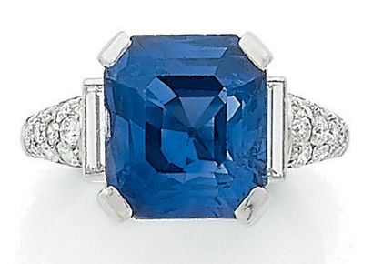 null Elegant platinum ring (850) centered on an emerald-cut sapphire, flanked by...