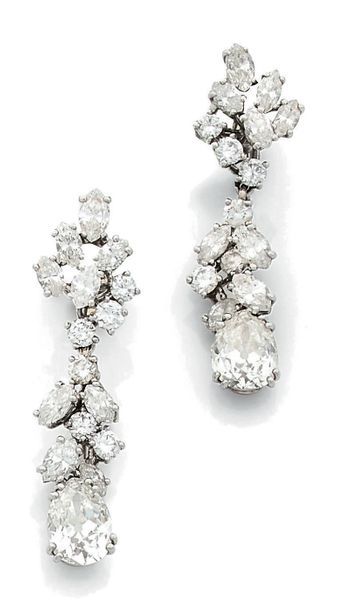 CHAUMET Paris Elegant pair of ear clips in white gold (750) and platinum (850) formed...