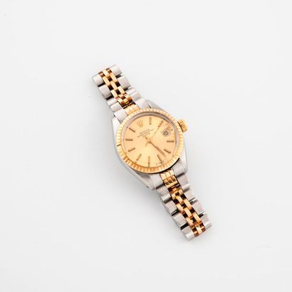 ROLEX, Oyster Perpetual Date 

Montre bracelet de dame en or jaune (585) et acier....