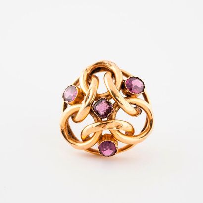 Brooch in yellow gold (750) featuring intertwined...