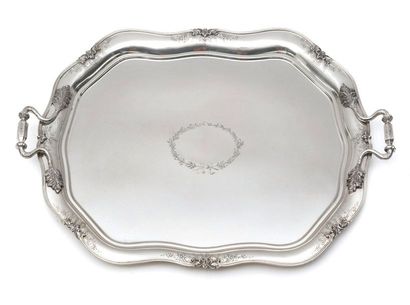 PAYS-BAS, milieu du XIXème siècle 
Very large silver serving tray (934/min.800) of...
