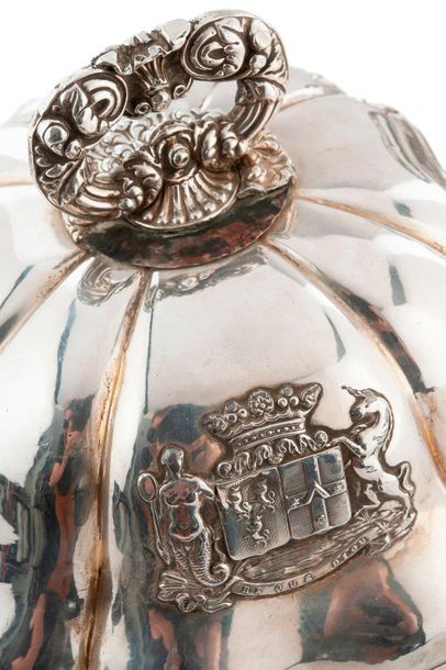 FRANCE, probablement première moitié du XIXème siècle 
Paire de cloches polylobées...