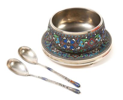 EMPIRE RUSSE, seconde moitié du XIXème siècle 
A silver (min.
800) caviar set (reconstructed)...