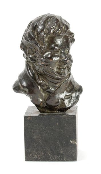 D'après Honoré DAUMIER (1808-1879) 
Tête d'homme souriant.
Epreuve en bronze à patine...