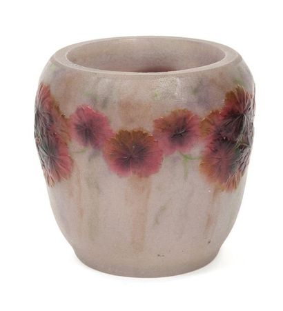 Gabriel ARGY ROUSSEAU (1885-1953) 
Vase à fond plat.
Épreuve en pâte de verre.
Décor...
