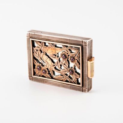 BOUCHERON, Paris 

Rectangular powder case in white and gold silver (800), with an...