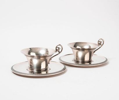 null Paire de tasses et sous tasses en argent (950) soulignées de frises de palmettes....