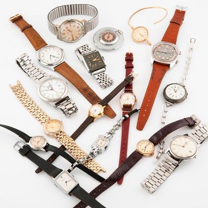 Lot of fancy watches in metal and gold-plated...