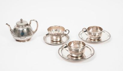 null 
Silver teapot (950) with a flared belly centered on an unencrypted cartouche,...