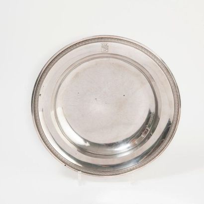 null 
Circular deep dish in silver (950) decorated with a frieze of palmettes.

Engraved...