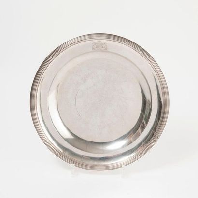 null 
Circular silver dish (950) with a rim underlined with threads.

Coat of arms...