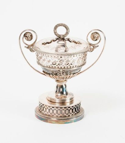 null Sucker on pedestal with a circular base in silver (950) with openwork and friezes...