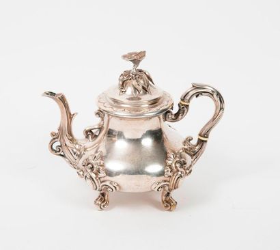 null Silver teapot (950) in the form of a baluster, resting on four legs ending in...