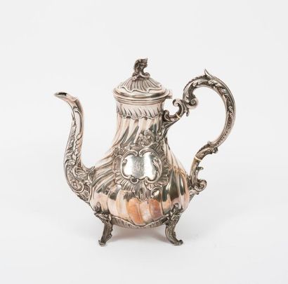 TETARD FRERES Silver baluster teapot (950), resting on four feet, with twisted ribs...