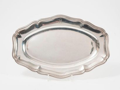 CARDEILHAC, 
Oval silver platter (950) with edged edges with eight staples underlined...