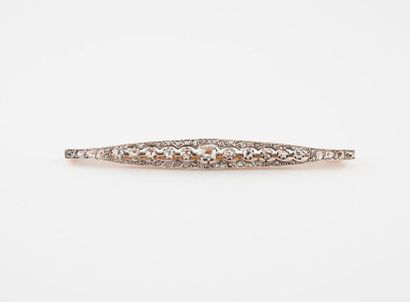 null Openwork yellow gold (750) and silver (min. 800) barrette brooch, centred by...