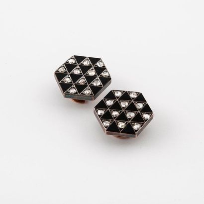 null Pair of yellow gold (750) and silver (min. 800) collar buttons in a hexagonal...