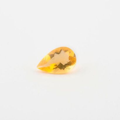 null Opale de taille poire facettée de 1,07 carat.