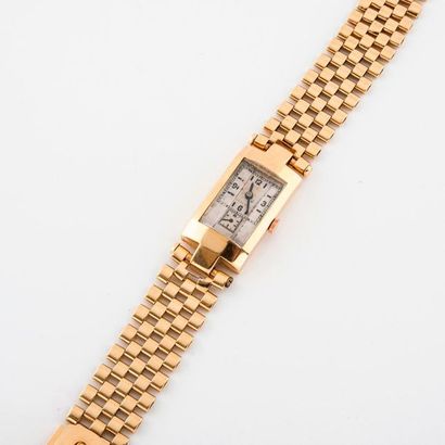 null Men's bracelet watch in yellow gold (750). 

Rectangular case. 

Dial with satin-finished...