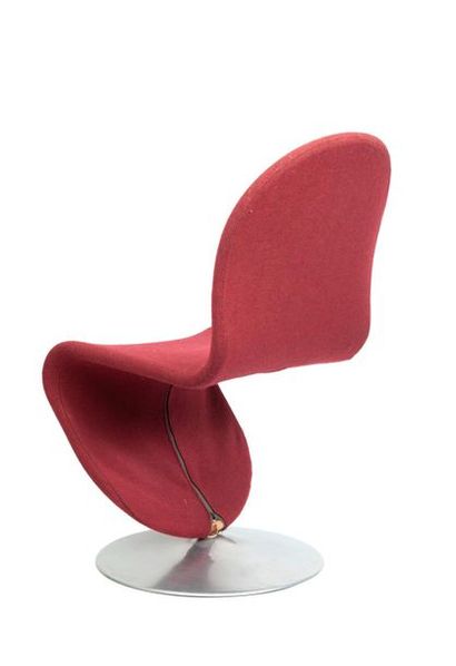 Verner PANTON (1926-1998) 

Suite of five chairs known as System 123. 

Burgundy...
