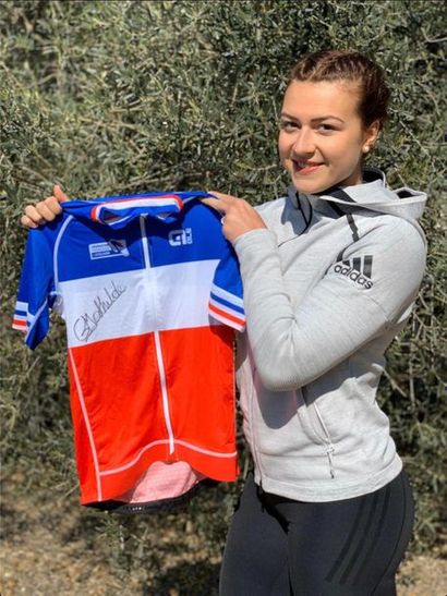 GROS Mathilde (Cyclisme sur piste) 
Maillot Championne de France Cadette 2015 porté...