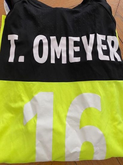 THIERRY OMEYER Maillot dédicacé par Thierry OMEYER, joueur de handball gardien de...