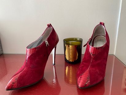LOW-BOOTS LORIS AZZARO Low-boots signées Loris Azzaro rouge (la couleur fétiche de...