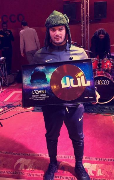JUL Disque d'or remis à l'artiste Jul pour l'album "L'Ovni" sorti en 2016