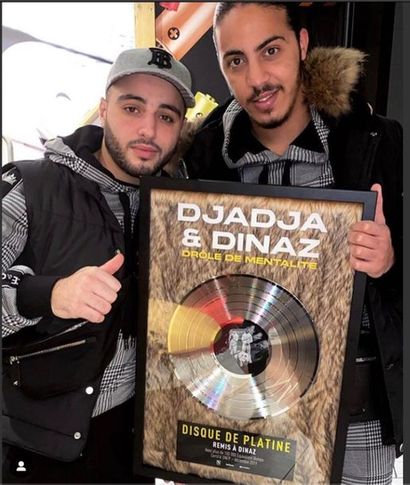 DJAJA & DINAZ Disque de platine remis à l'artiste Dinaz (Djadja & Dinaz) pour l'album...