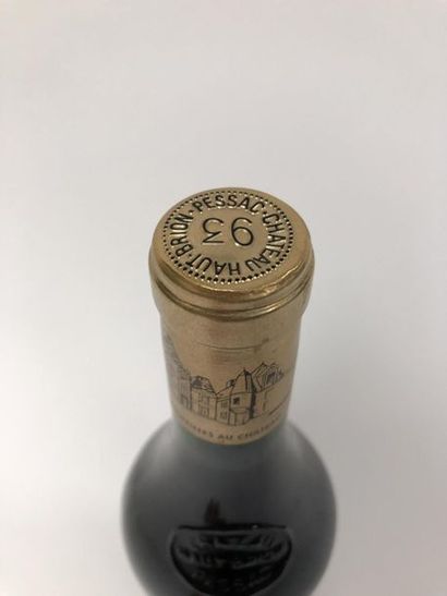 CHÂTEAU HAUT-BRION 

1 bouteille, 1993.

Niveau haut goulot.

Etiquette légèrement...
